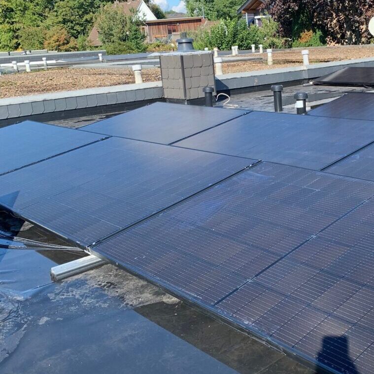 Flachdachaufständerung mit Hochleistungsmodule HJT in Bremen Photovoltaik